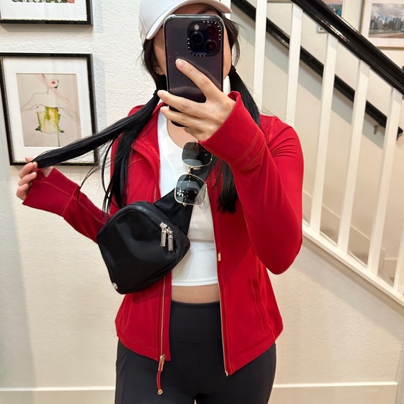 Lululemon Large 2L Everywhere Belt Bag in Black - Picture 4 of 5